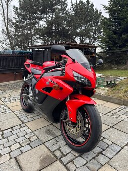 Honda CBR 1000 rr 2004 - 6