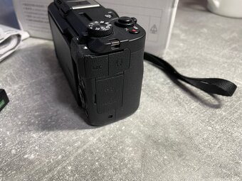 Canon Powershot V1 - 6