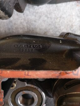 Rozebrány polomotor ČZ Cagiva roadster - 6