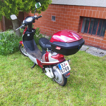 Prodám zachovalý elektroskútr - 6