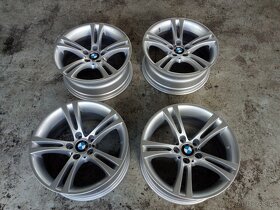 kola BMW M5 - 6