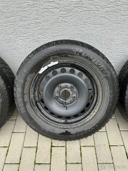 Plechové disky + zimní pneu Barum 195/65/15 - 6