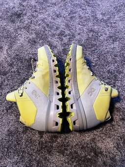 On Running, model Cloudtrax Waterproof. Velikost 38,5 - 6