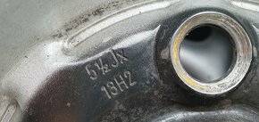 letní pneu s disky 175/70 R13 na Golfa - 6