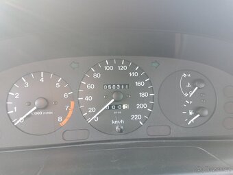 Mazda 323 - 6