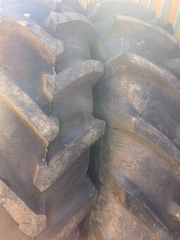 Traktorová záběrová pneumatika na traktorbagr Belarus - 6