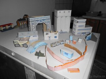 VLÁČKY ho - STAVBY, 5 KOLEJÍ - 6