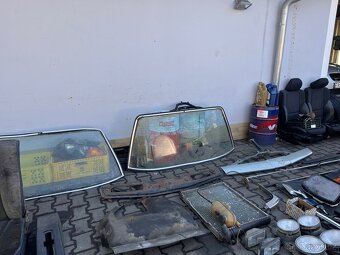 BMW E23 karoserie na kolech + díly - 6