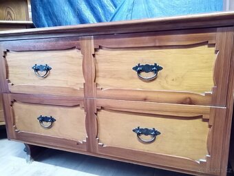 Stůl jidelni,dvě skříně,rohová lavice - 6