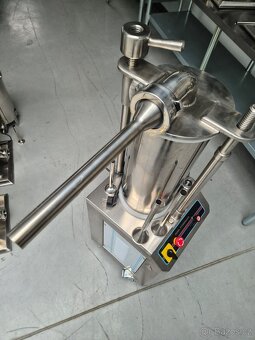 Hydraulická plnička klobás 25 L - 6