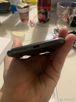 Prodám telefon IPhone 11 Černý barvy - 6