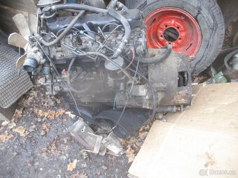 motor a další díly Aro - 6