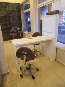 K pronájmu pracovní místa v plně vybaveném kosmetickém salon - 6