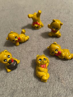 Sbírka připínátek, figurek a odznaků - 6