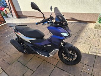 Aprilia sr gt 125 - 6