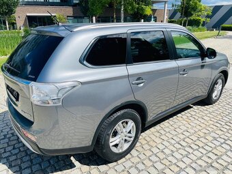 Mitsubishi Outlander 2.2Di-D 110KW 4x4 AUT SENZORY SERVISKA - 6