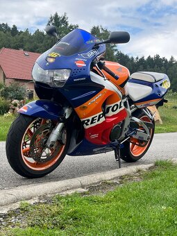 Honda CBR 900 RR - 6