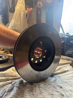 Prodám přední kotouče+destičky značky Brembo . - 6