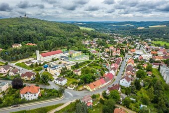 Prodej stavebního pozemku ve Zbirohu, klid, zeleň, výborná d - 6
