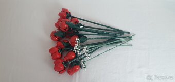 LEGO ICONS 10328 Kytice růží - 6