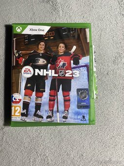 Xbox One X 1TB + 2 ovladače + 3 hry na disku + top hry v sys - 6