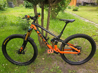 Zánovní našlapané karbonové full 29" kolo TREK, rám 17"(M) - 6