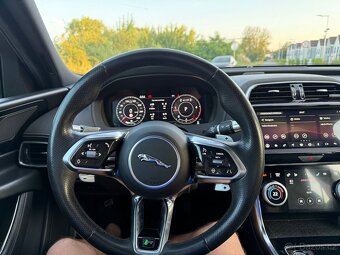 Jaguar XE Black Edition - - 6