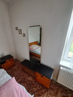 Starožitný fladrovaný nábytek - 6