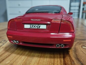 Maseratti 3000 GT 1/18 Bburago - 6