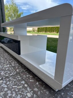 Tv stolek z XXXLutz - 6