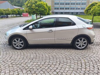 Prodám Honda Civic,1.8 benzín,103 kW,automat - 6