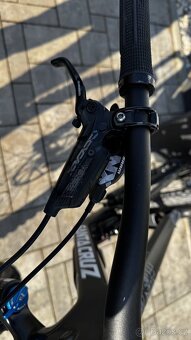 Prodám Santa Cruz Nomad 6 C/R matte-carbon, velikost M - 6