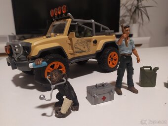 terénní auto s navijákem Schleich - 6