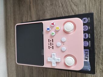 Handheld konzole R36S (verze ArkOS 2.0) +15000 her - růžová - 6