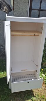 Dřevěná skříň IKEA Sundvik - 6