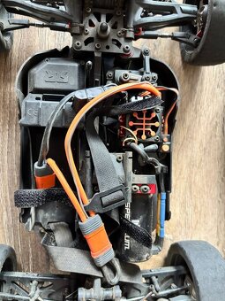 RC model auta Arma Typhon 6S BLX V5 1:8 s náhonem 4WD - 6