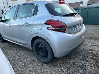 Peugeot 208, 1,2 rok 2015, klima, panorama - 6