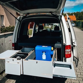 Kempovací obytná vestavba, camping CAMPEES box I - 6