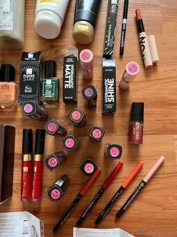 Avon velká sada. Hodnota 13 000,- - 6