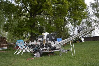 Pronájem MOBILNÍ štípací poloautomat se zdvihem 400V/benzín - 6