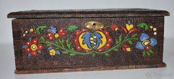 Stará rustikální dřevěná kazeta - 6