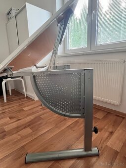 Polohovací rostoucí psací stůl - 6