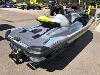 Sea-Doo RXT-X 325 Manta Green/Fiery Red s přívěsem - 6