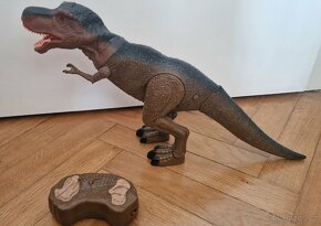 Dinosaurus na dálkové ovládání - 6