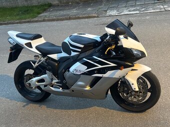 Honda CBR 1000RR Fireblade 2004 - 6