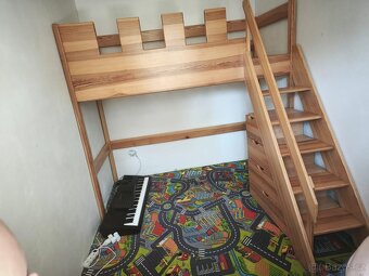 Prodám dřevěnou masivní patrovou postel s hradbami. - 6