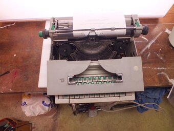 Psací el. stroj Olivetti - 6