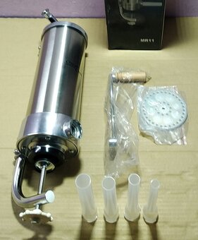 Plnička 3kg + 4 plnicí trubice + náhradní píst + těsnění - 6