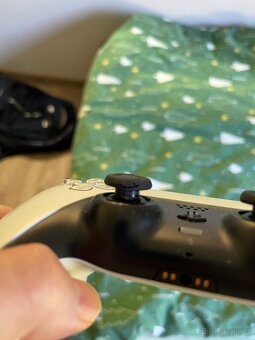 Dva ovladače PS5 Dualsense - 6