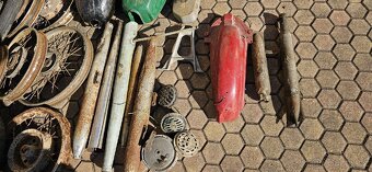 Kola nádrž výfuk blatník Jawa ČZ - 6